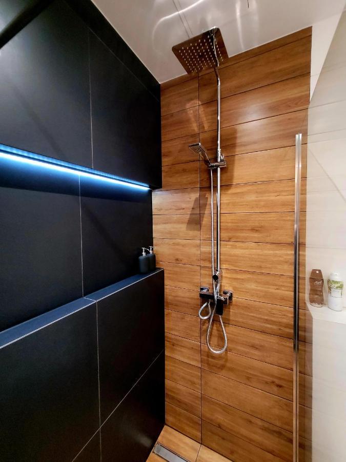 Apartament By The Way Appartamento Breslavia Esterno foto