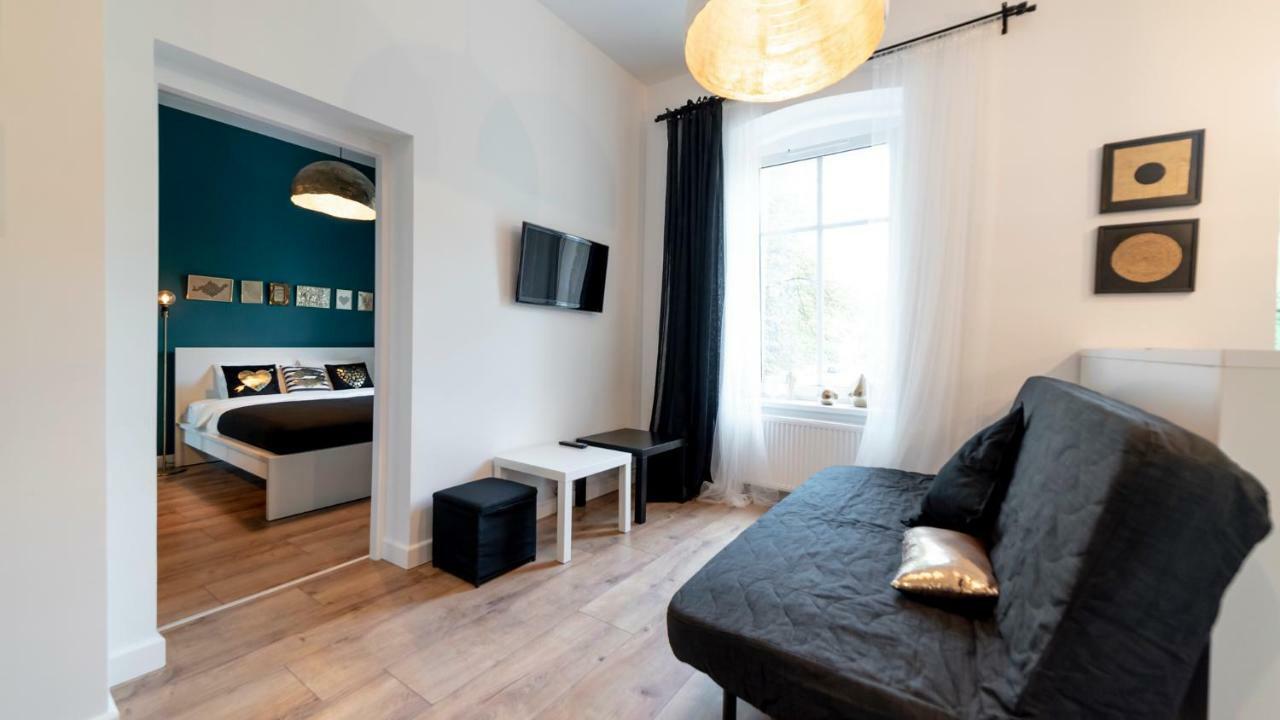 Apartament By The Way Appartamento Breslavia Esterno foto