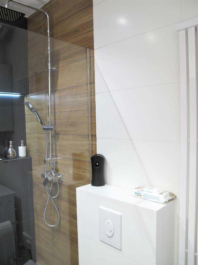 Apartament By The Way Appartamento Breslavia Esterno foto